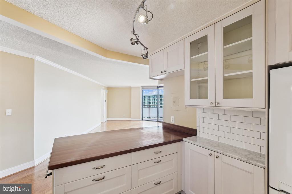 5225 POOKS HILL ROAD Unit: 1701N