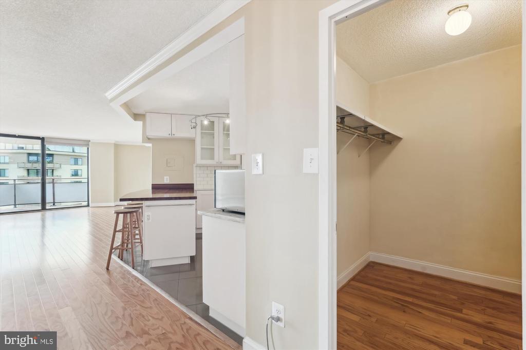 5225 POOKS HILL ROAD Unit: 1701N
