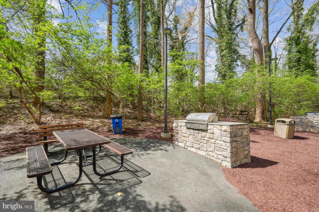 5225 POOKS HILL ROAD Unit: 1701N