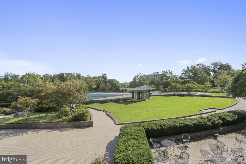 5225 POOKS HILL ROAD Unit: 1701N