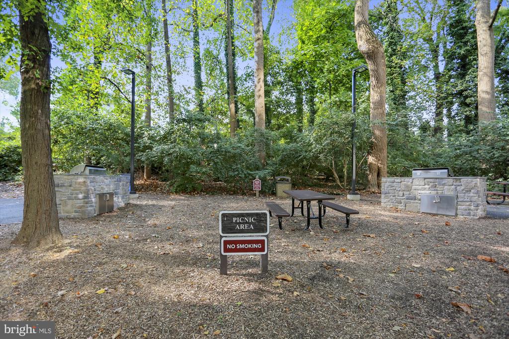5225 POOKS HILL ROAD Unit: 1701N