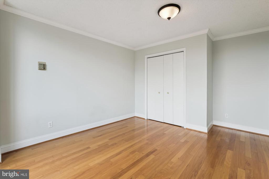 5225 POOKS HILL ROAD Unit: 1701N