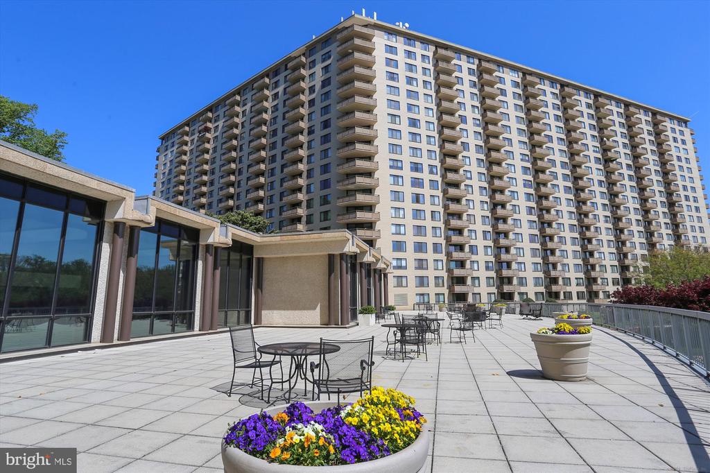 5225 POOKS HILL ROAD Unit: 1701N