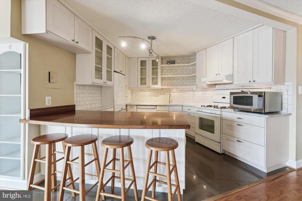 5225 POOKS HILL ROAD Unit: 1701N
