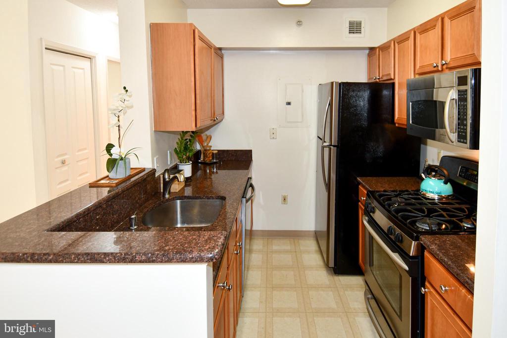 7111 WOODMONT AVENUE Unit: 701