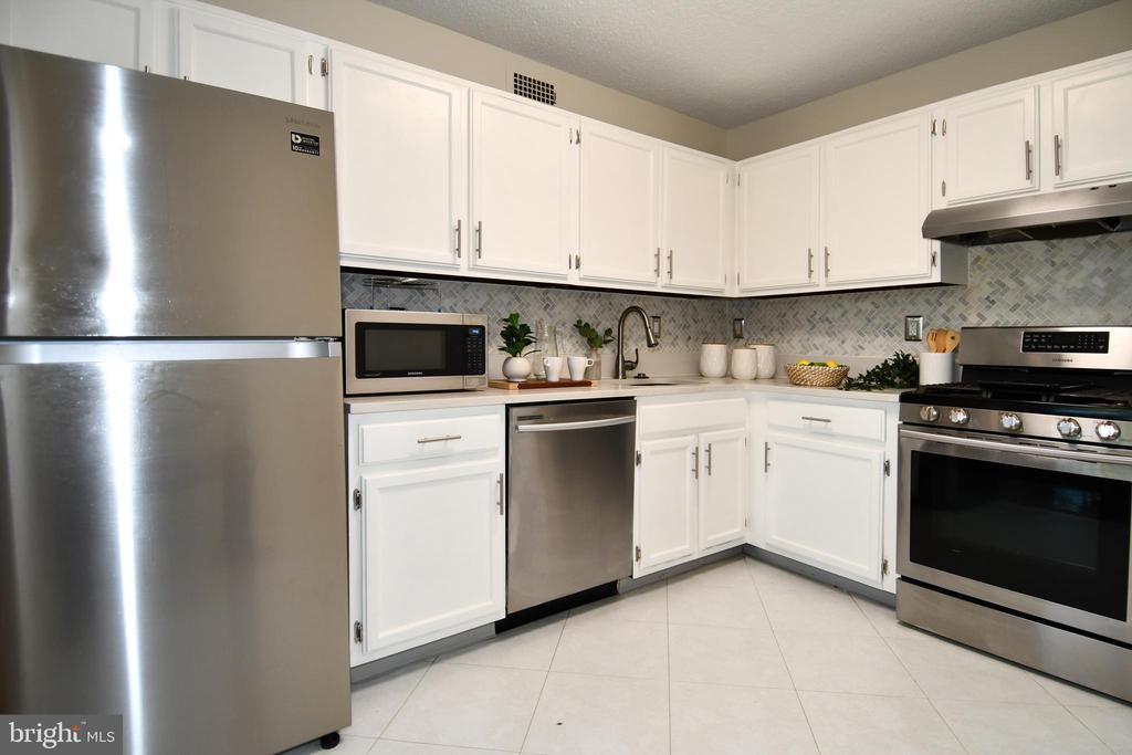 5225 POOKS HILL ROAD Unit: 222N