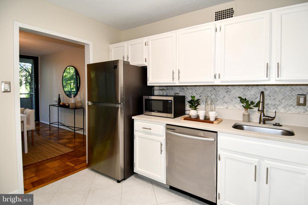 5225 POOKS HILL ROAD Unit: 222N