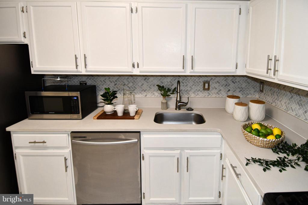 5225 POOKS HILL ROAD Unit: 222N