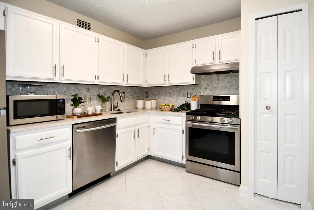 5225 POOKS HILL ROAD Unit: 222N