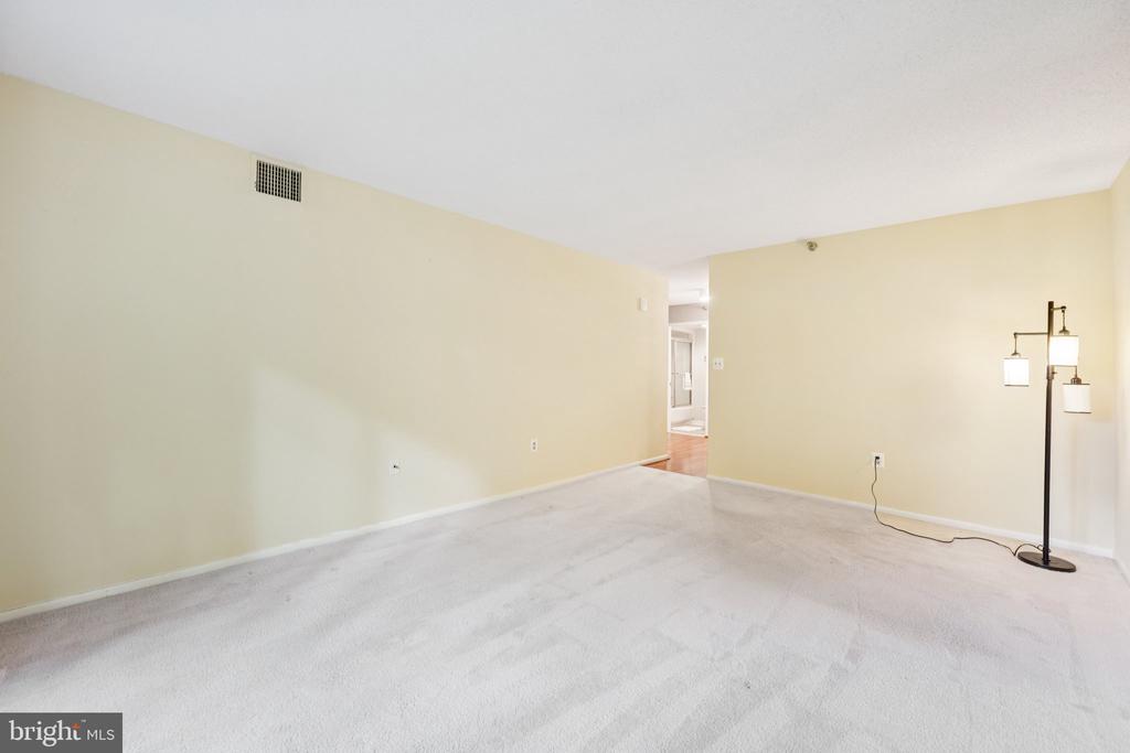 15115 INTERLACHEN DRIVE Unit: 3-626