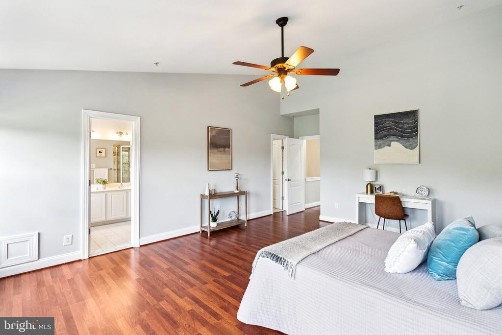 944 ORCHARD RIDGE DRIVE Unit: 200