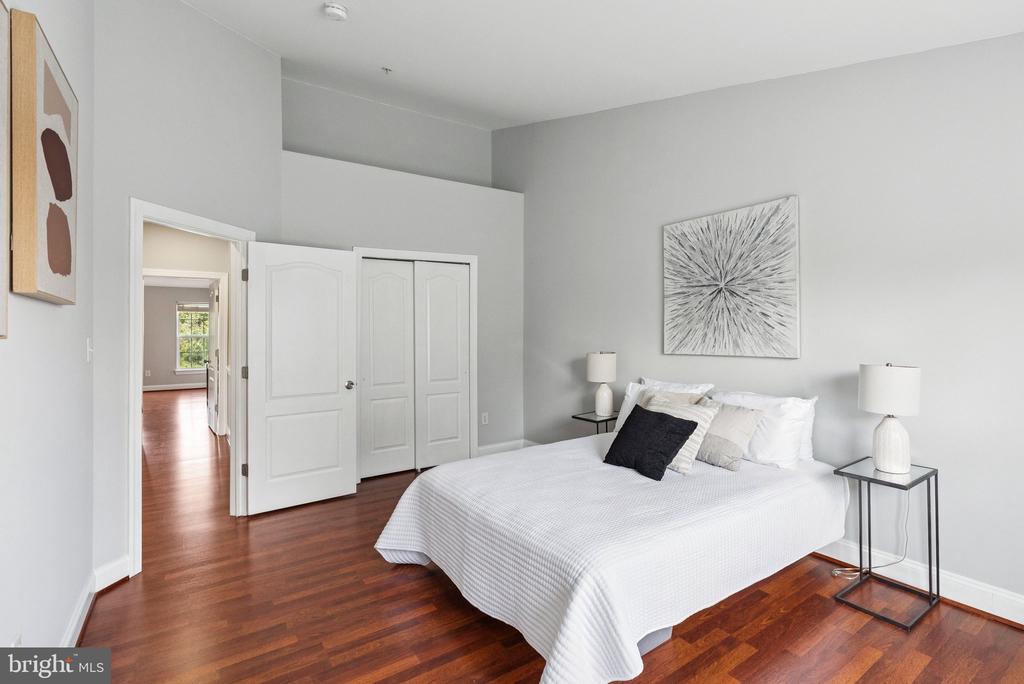 944 ORCHARD RIDGE DRIVE Unit: 200