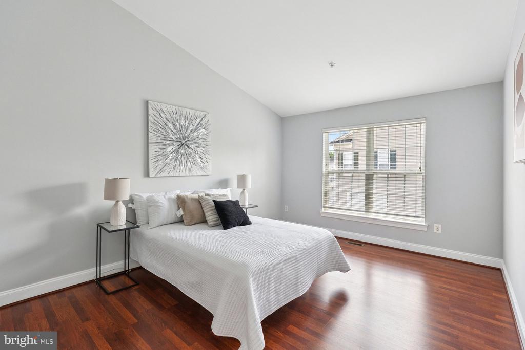 944 ORCHARD RIDGE DRIVE Unit: 200