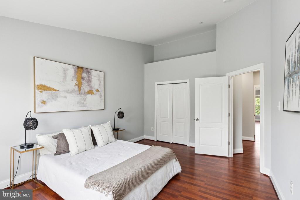 944 ORCHARD RIDGE DRIVE Unit: 200