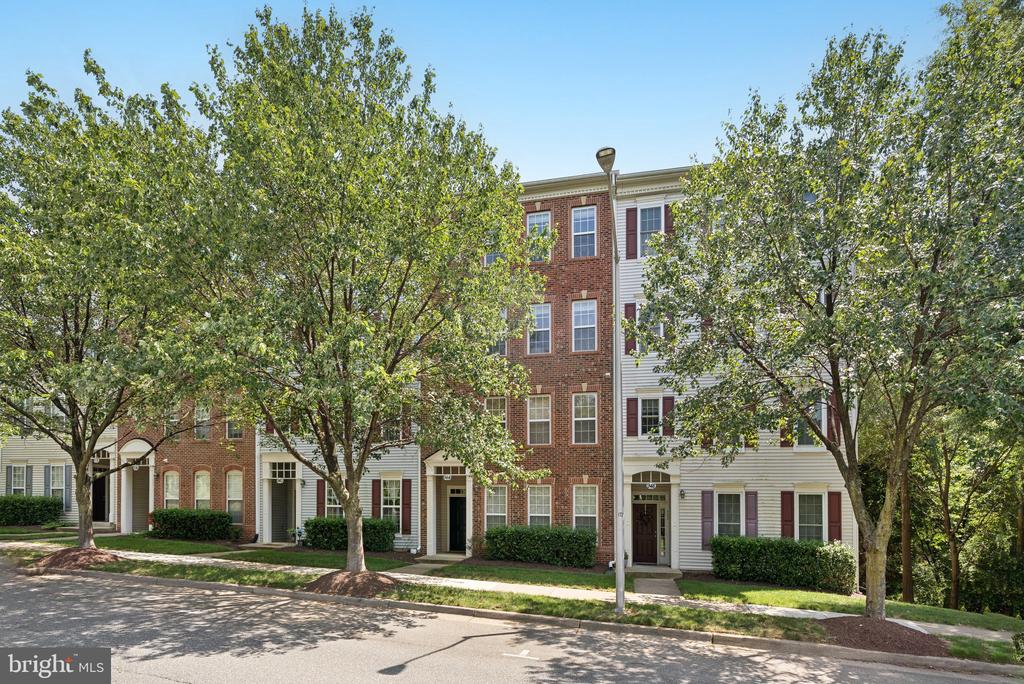 944 ORCHARD RIDGE DRIVE Unit: 200