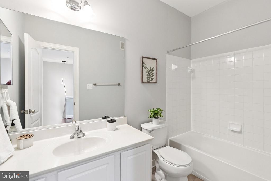 944 ORCHARD RIDGE DRIVE Unit: 200