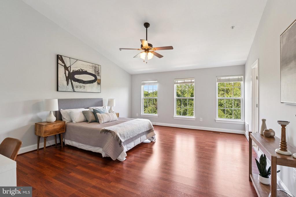 944 ORCHARD RIDGE DRIVE Unit: 200