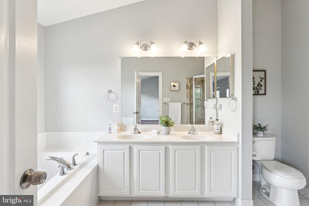 944 ORCHARD RIDGE DRIVE Unit: 200