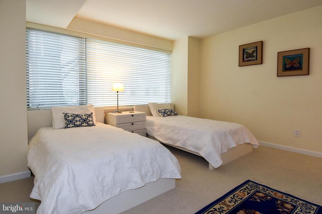 5450 WHITLEY PARK TERRACE Unit: 212