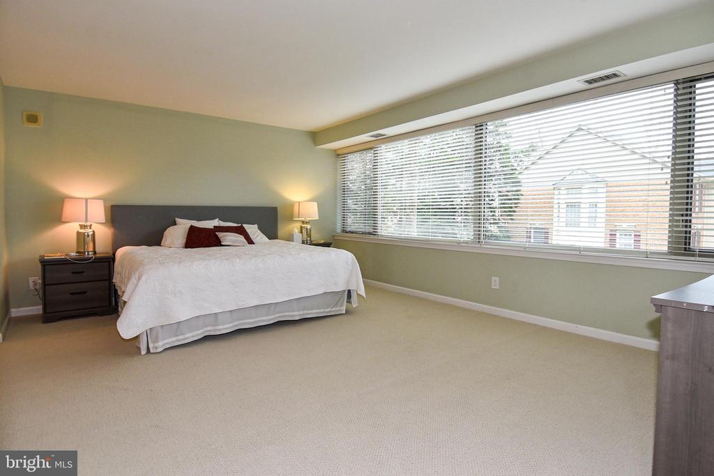 5450 WHITLEY PARK TERRACE Unit: 212
