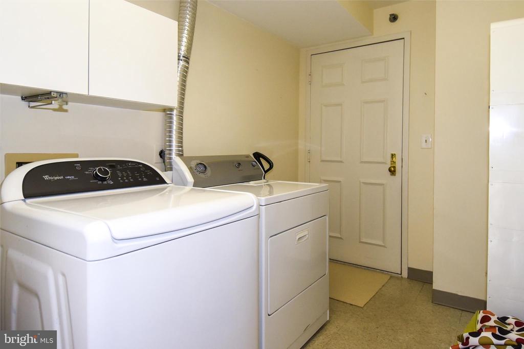 5450 WHITLEY PARK TERRACE Unit: 212