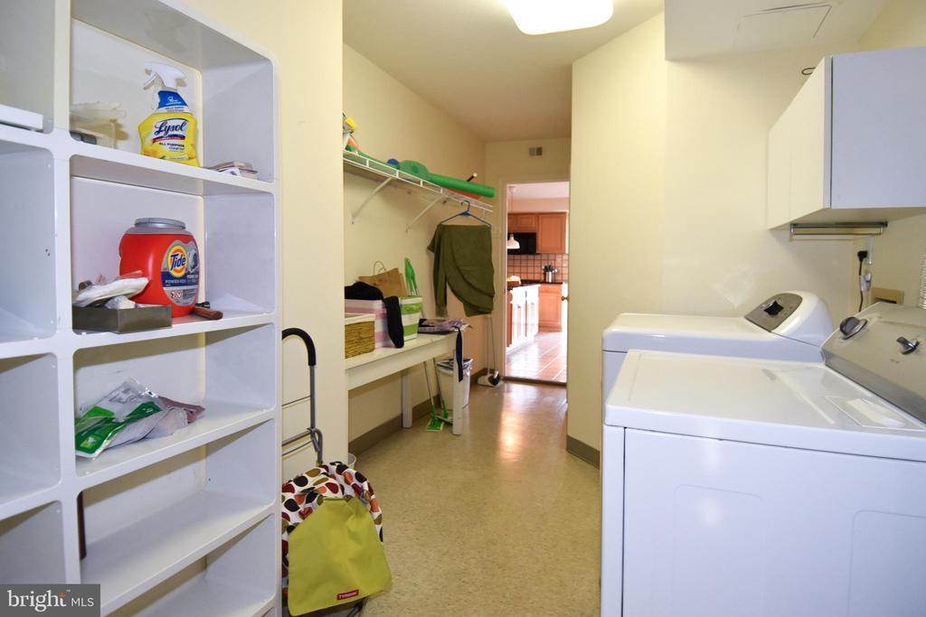 5450 WHITLEY PARK TERRACE Unit: 212