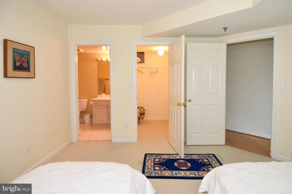 5450 WHITLEY PARK TERRACE Unit: 212