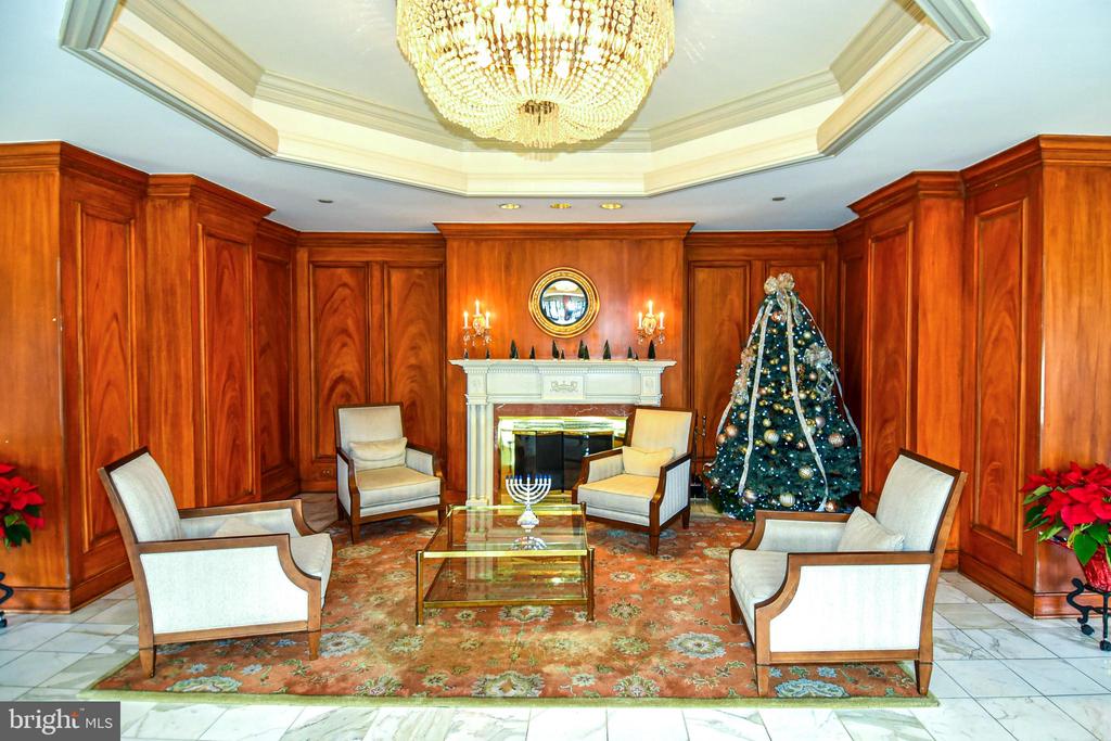 5450 WHITLEY PARK TERRACE Unit: 212