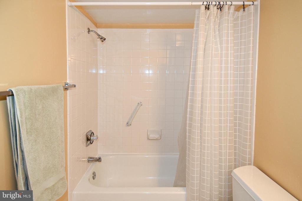 5450 WHITLEY PARK TERRACE Unit: 212