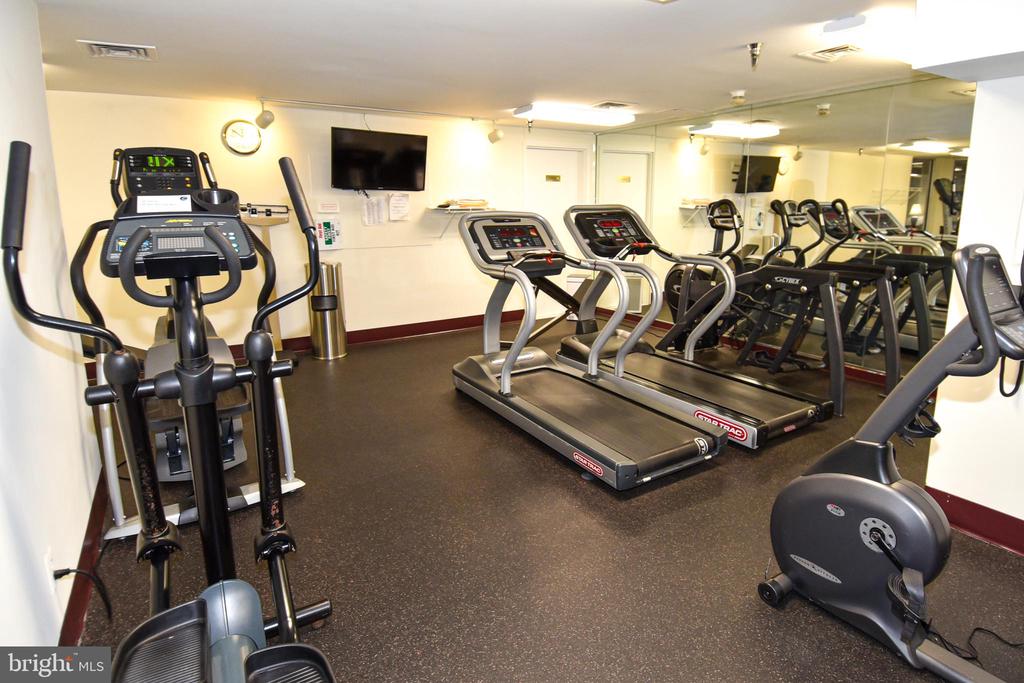 5450 WHITLEY PARK TERRACE Unit: 212