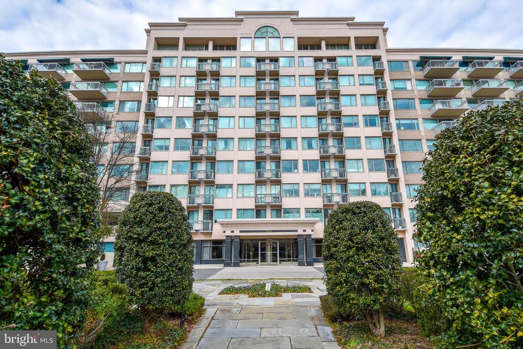 5450 WHITLEY PARK TERRACE Unit: 212