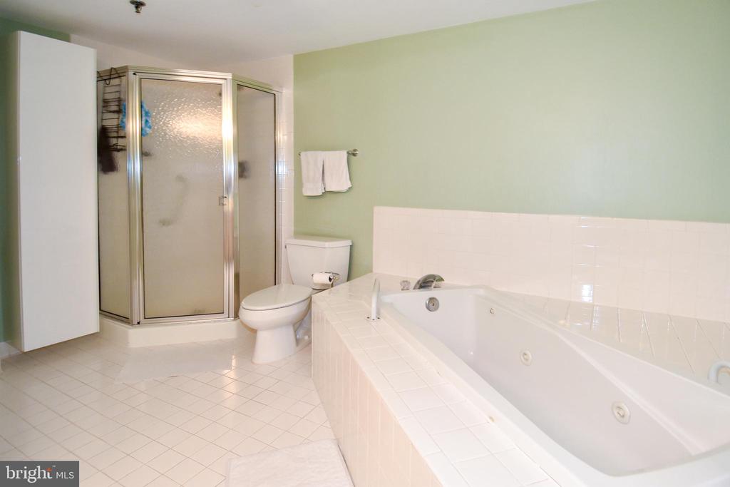 5450 WHITLEY PARK TERRACE Unit: 212