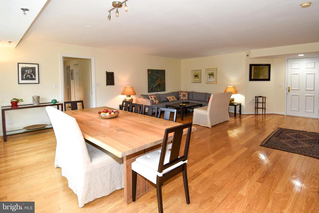 5450 WHITLEY PARK TERRACE Unit: 212