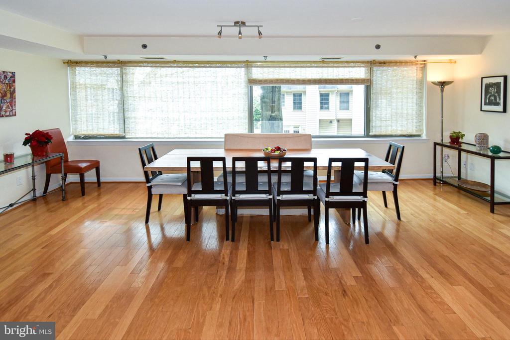 5450 WHITLEY PARK TERRACE Unit: 212