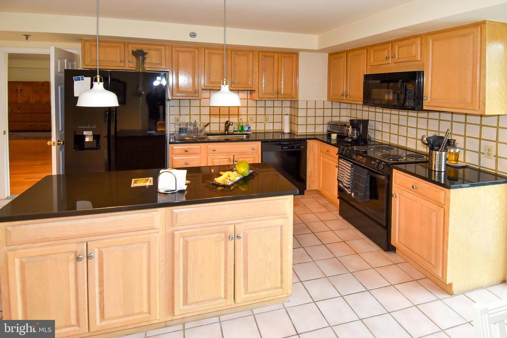 5450 WHITLEY PARK TERRACE Unit: 212