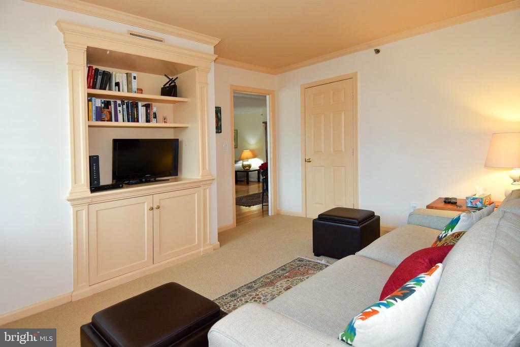 5450 WHITLEY PARK TERRACE Unit: 212