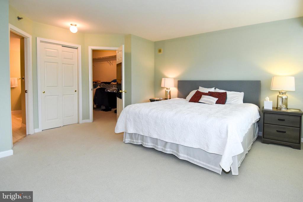 5450 WHITLEY PARK TERRACE Unit: 212