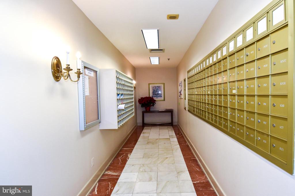 5450 WHITLEY PARK TERRACE Unit: 212