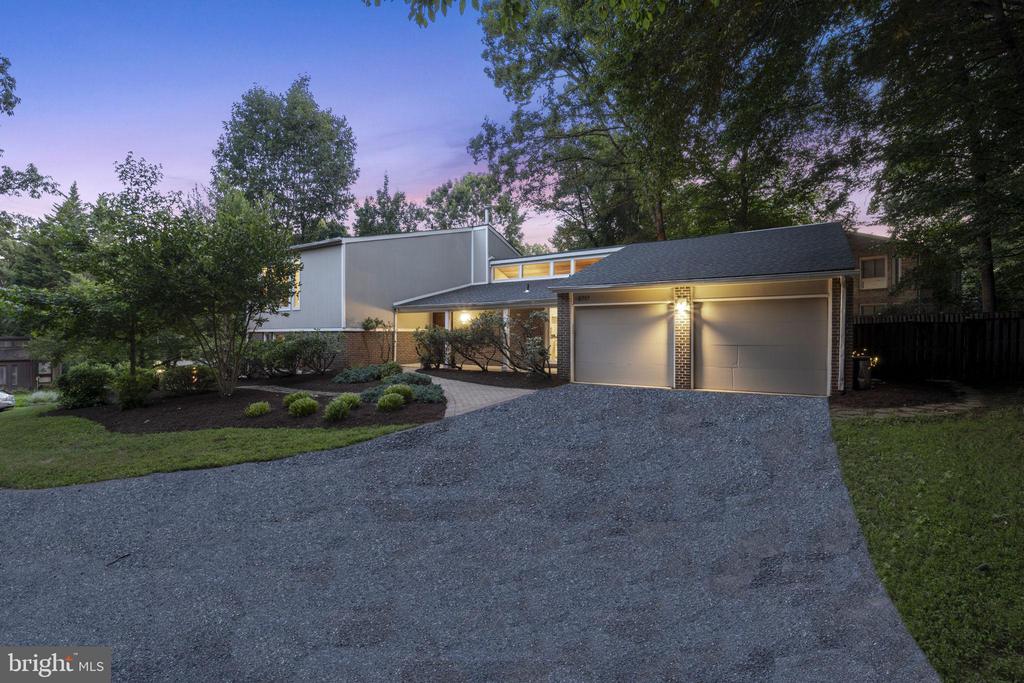 8717 HIDDEN HILL LANE