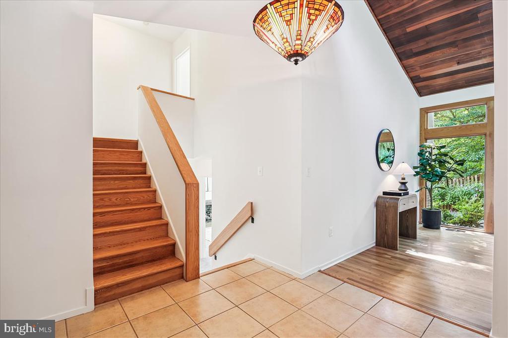 8717 HIDDEN HILL LANE