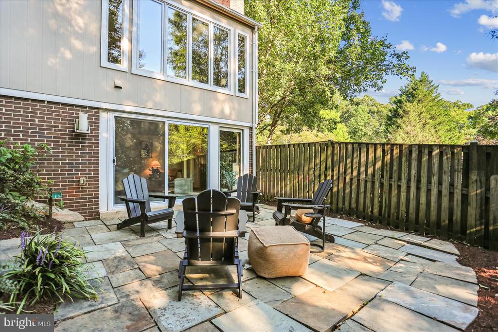 8717 HIDDEN HILL LANE