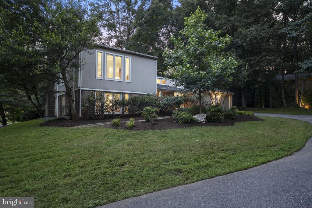 8717 HIDDEN HILL LANE