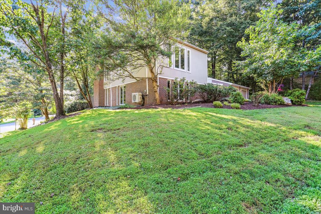 8717 HIDDEN HILL LANE