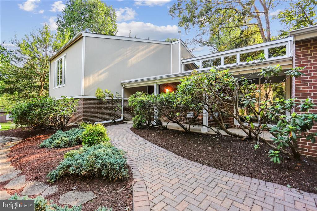 8717 HIDDEN HILL LANE