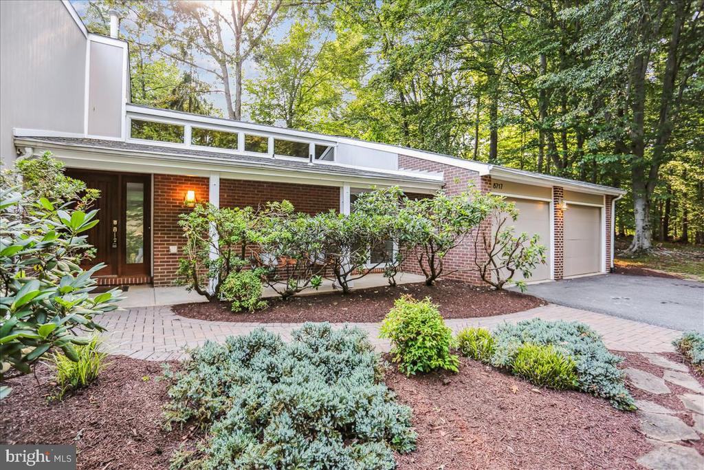 8717 HIDDEN HILL LANE