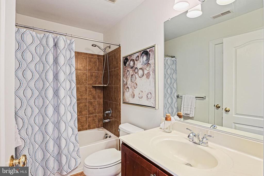 22151 FAIR GARDEN LANE