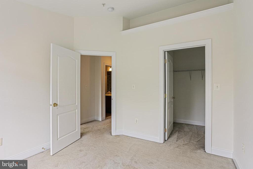 22151 FAIR GARDEN LANE