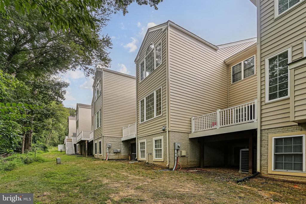 22151 FAIR GARDEN LANE