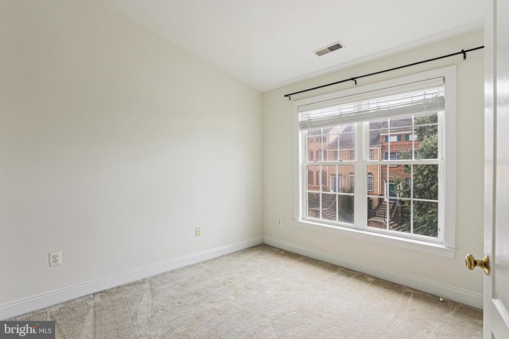 22151 FAIR GARDEN LANE