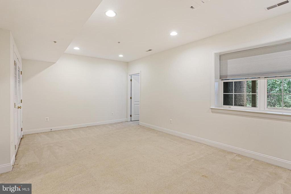 22151 FAIR GARDEN LANE